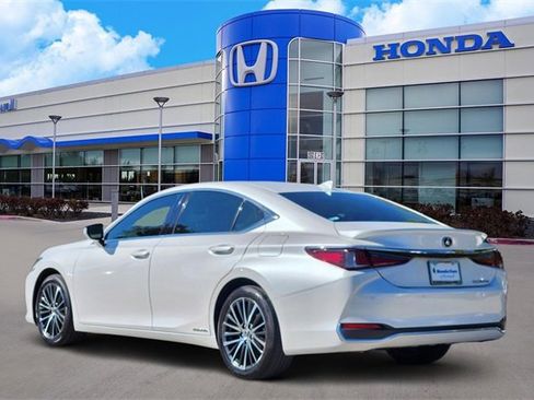 Used 2022 Lexus ES 300h w/ Premium Package image 4