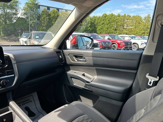 Certified 2024 Nissan Pathfinder SV w/ SV Premium Package AWD/4WD image 28