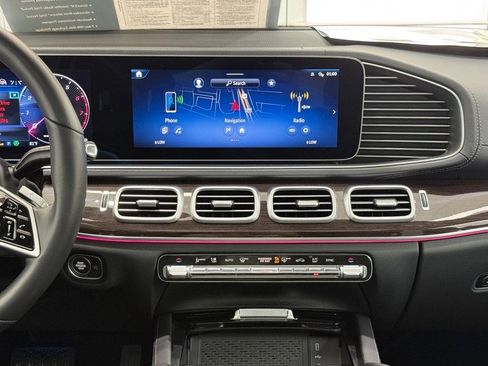 Certified 2025 Mercedes-Benz GLS 450 4MATIC image 10