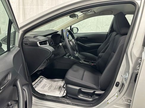 Used 2025 Toyota Corolla LE image 10