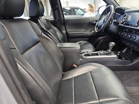 Used 2020 Toyota Tacoma TRD Sport w/ TRD Premium Sport Package image 10