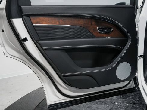 Used 2023 Bentley Bentayga Extended Wheelbase image 15