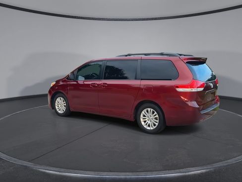 Used 2013 Toyota Sienna XLE FWD image 6