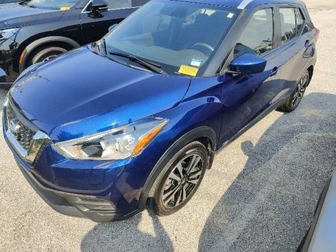 Used 2019 Nissan Kicks SV FWD image 3