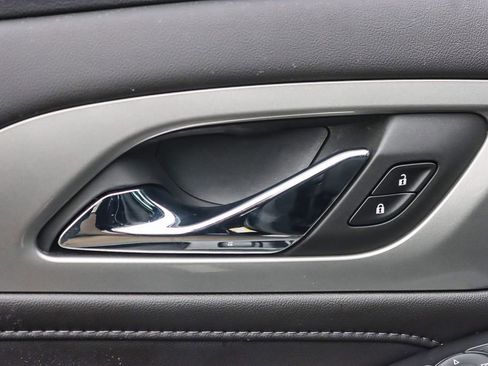 Used 2022 Chevrolet Traverse LT image 47