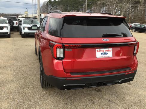 New 2026 Ford Explorer ST-Line w/ ST-Line Street Pack image 13