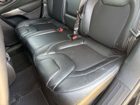 Used 2019 Jeep Cherokee Latitude Plus w/ Comfort/Convenience Group FWD image 12