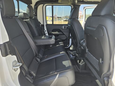 New 2026 Jeep Gladiator Sport AWD/4WD image 13