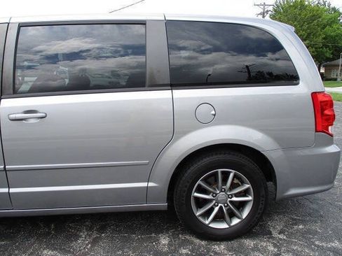 Used 2016 Dodge Grand Caravan SE FWD image 5