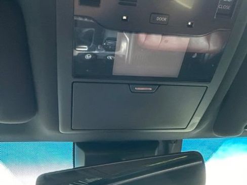 Used 2020 Lexus LX 570 4WD w/ Sport Package image 39