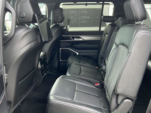 Used 2024 Jeep Wagoneer Series II w/ Convenience Group I AWD/4WD image 11