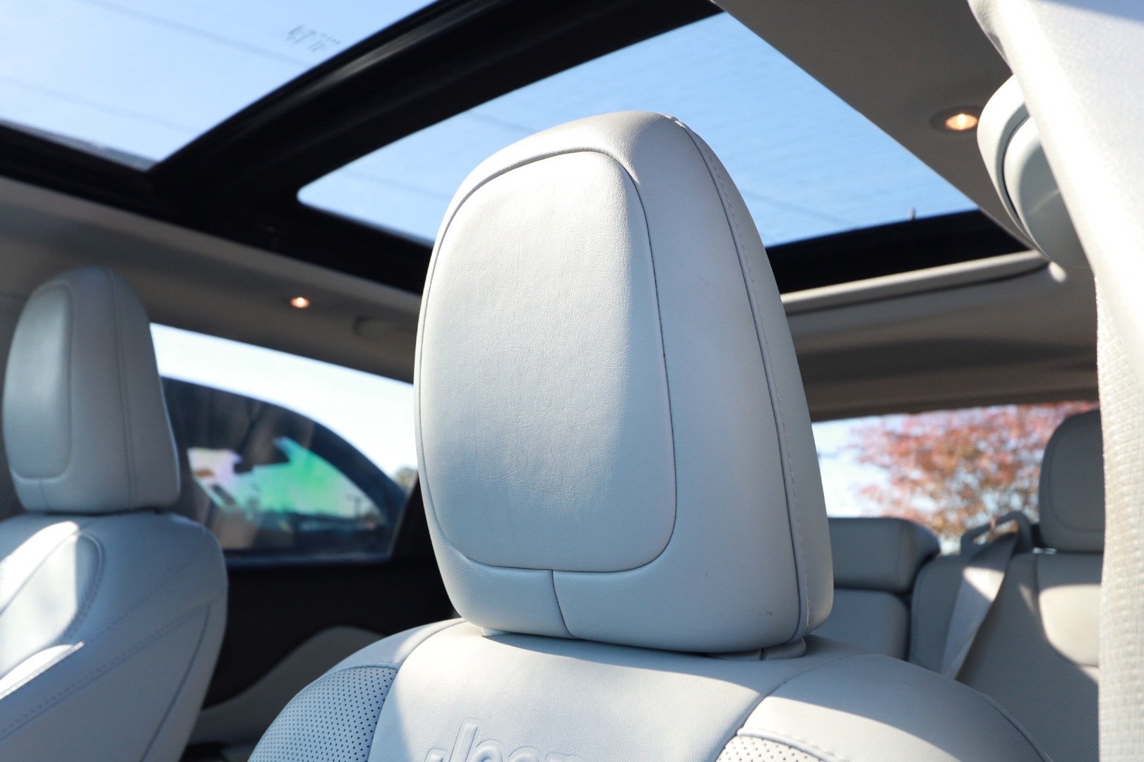 Used 2021 Jeep Cherokee Latitude Lux w/ Sun & Sound Group FWD image 20