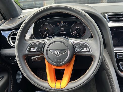 Used 2023 Bentley Bentayga image 40