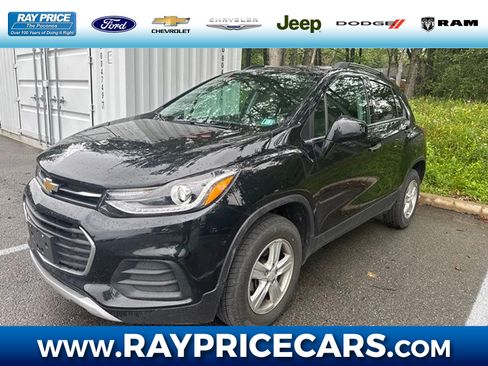 Used 2020 Chevrolet Trax LT w/ LT Convenience Package AWD/4WD image 1