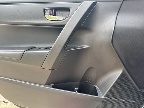 Used 2017 Toyota Corolla SE w/ SE Premium Package FWD image 23
