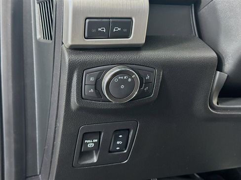 Used 2018 Ford F150 Platinum w/ Equipment Group 701A Luxury image 28