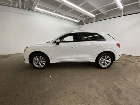 Used 2024 Audi Q3 2.0T Premium image 3