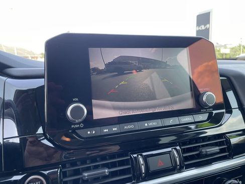 Used 2022 Nissan Pathfinder SV FWD image 12