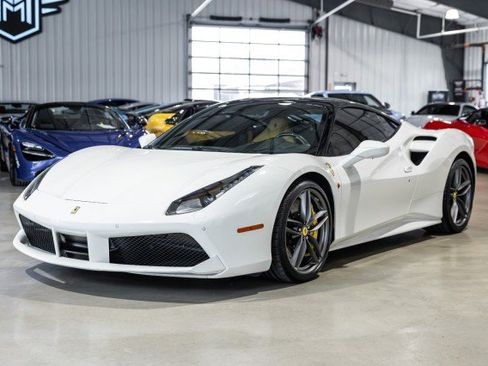 Used 2016 Ferrari 488 GTB RWD image 2