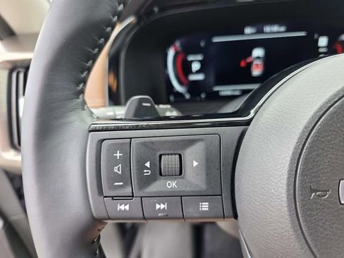 Used 2025 Nissan Pathfinder Platinum FWD image 14