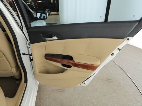 Used 2011 Honda Accord EX-L image 14