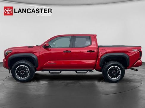 Used 2025 Toyota Tacoma TRD Off-Road AWD/4WD image 4