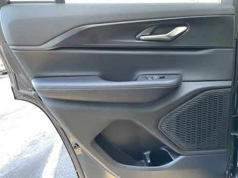 Used 2025 Jeep Grand Cherokee Laredo X image 26