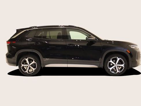 Used 2025 Volkswagen Tiguan SE FWD image 4