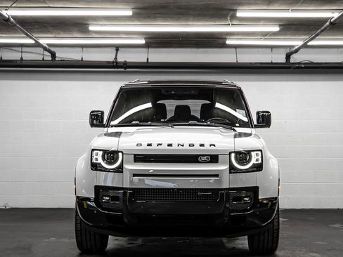 Used 2023 Land Rover Defender 130 X-Dynamic SE image 8