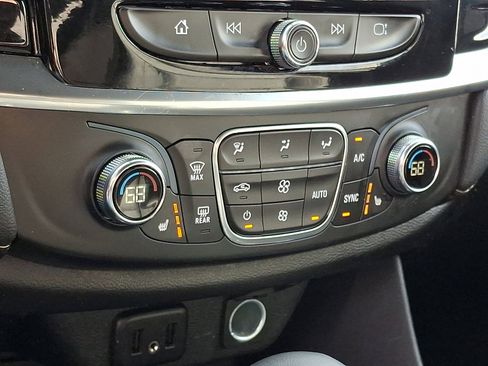 Certified 2023 Chevrolet Traverse LT image 17