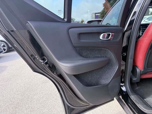 Used 2020 Volvo XC40 T5 Momentum w/ Protection Package AWD/4WD image 15