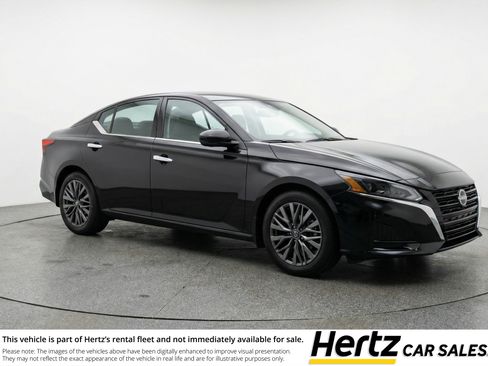 Used 2025 Nissan Altima 2.5 SV FWD image 1