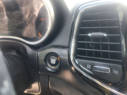 Used 2020 Jeep Grand Cherokee Altitude image 16