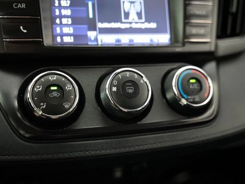 Used 2018 Toyota RAV4 LE w/ All Weather Liner Package AWD/4WD image 21