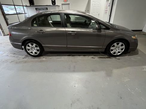 Used 2010 Honda Civic LX image 2