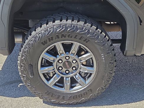 Used 2023 GMC Sierra 1500 AT4 w/ Technology Package AWD/4WD image 7