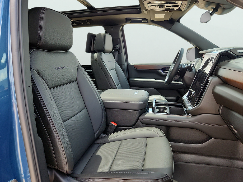 New 2026 GMC Yukon Denali w/ Denali Reserve Package AWD/4WD image 17
