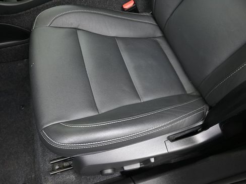 Certified 2025 Volvo XC40 B5 Core image 22