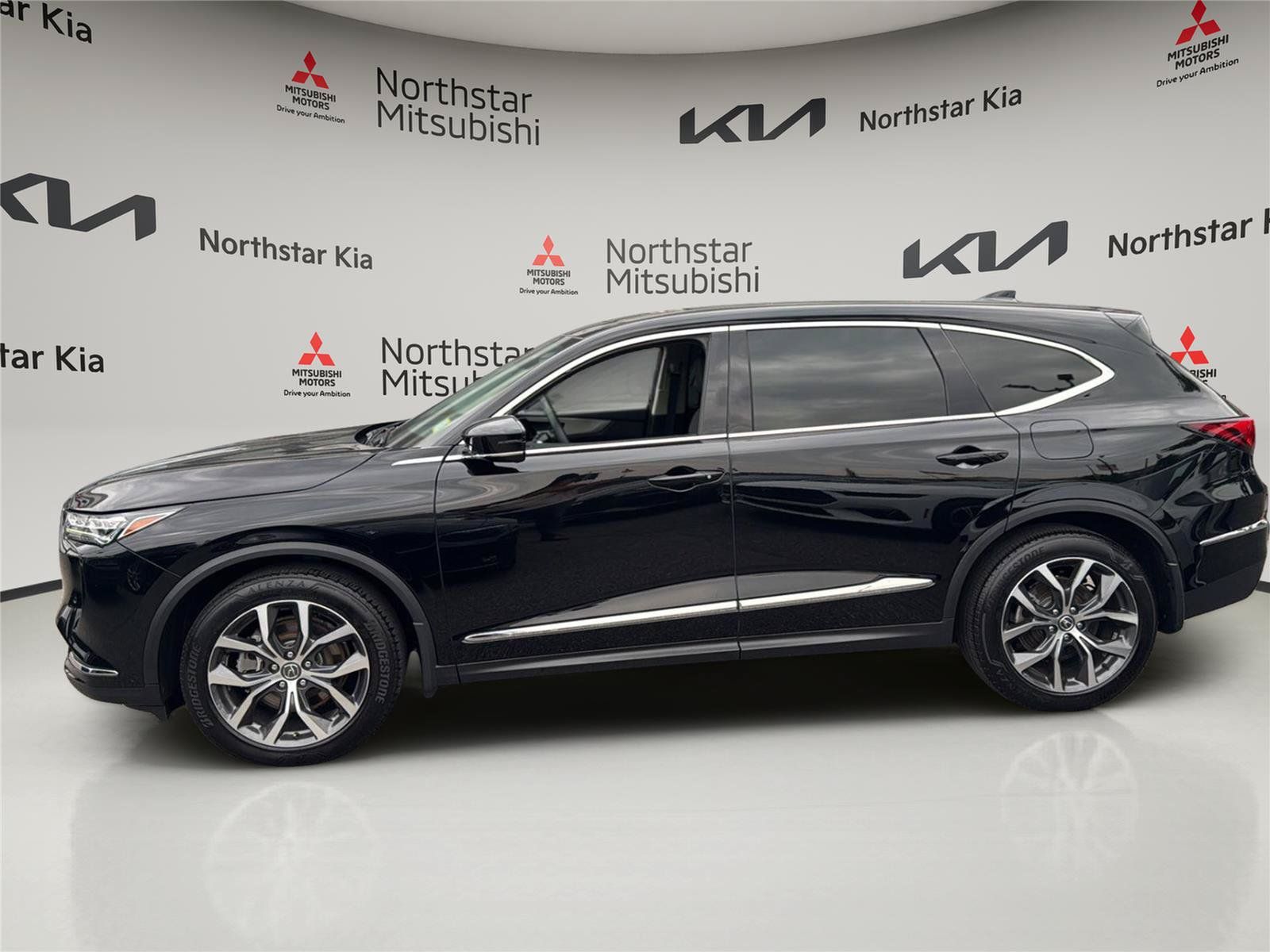 Used 2023 Acura MDX w/ Technology Package AWD/4WD image 3