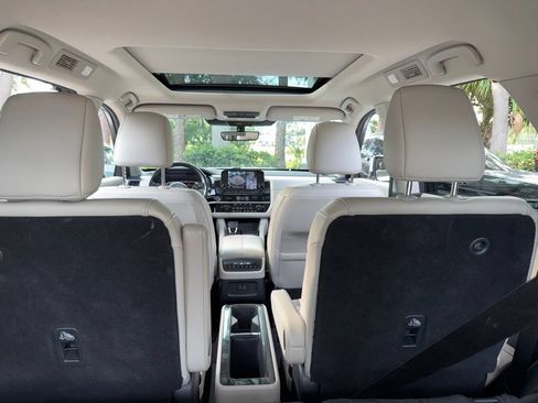 Used 2023 Nissan Pathfinder SL w/ SL Premium Package FWD image 32