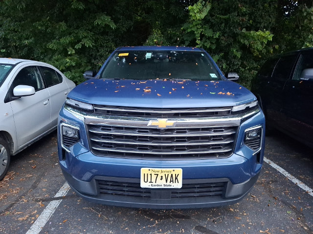 Used 2025 Chevrolet Traverse LT AWD/4WD image 2