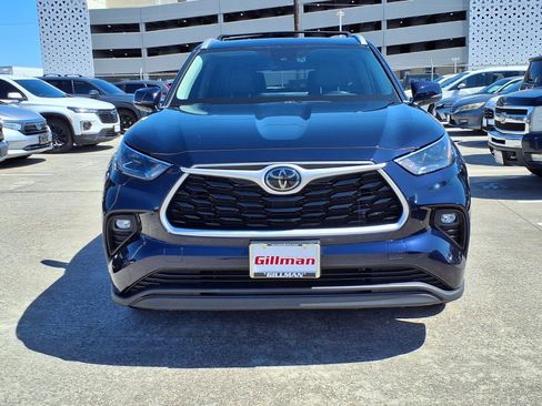 Used 2023 Toyota Highlander XLE FWD image 22