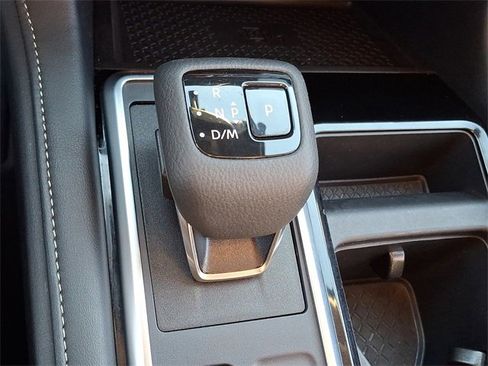 Used 2025 Nissan Pathfinder SL image 15