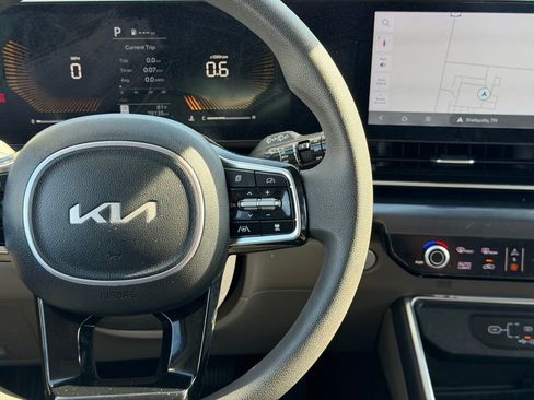 Used 2025 Kia Carnival LX FWD image 20