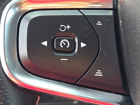 Used 2021 Volvo XC40 T5 R-Design w/ Advanced Package image 24