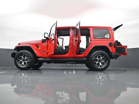 Used 2025 Jeep Wrangler Unlimited Sahara AWD/4WD image 35