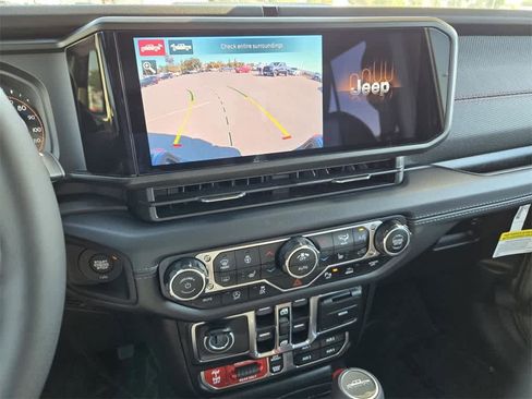 New 2025 Jeep Gladiator Rubicon image 18
