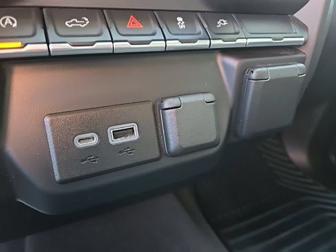 Used 2021 Chevrolet Silverado 1500 Custom AWD/4WD image 61