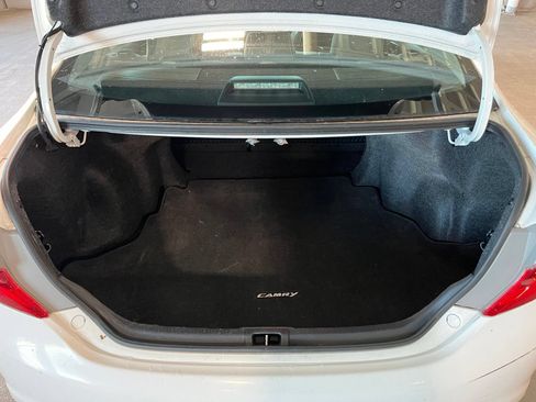Used 2014 Toyota Camry SE w/ Moonroof Package FWD image 10