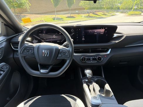 Used 2024 Buick Envista Preferred w/ Advanced Safety Package FWD image 22